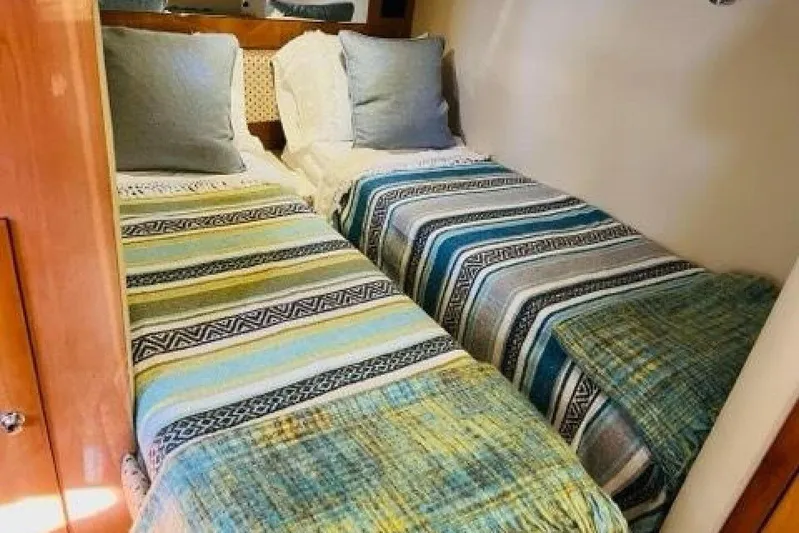  Yacht Photos Pics Twin beds with colorful striped bedding in 2005 Regal Commodore 4260 cabin.