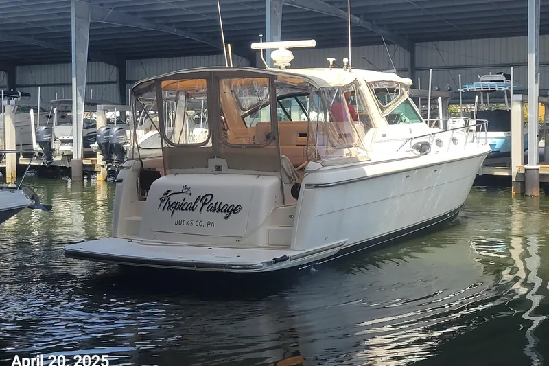 'tropical Passage' Yacht Photos Pics 1996 Tiara 4000 Express 'Tropical Passage' - in Covered Slip