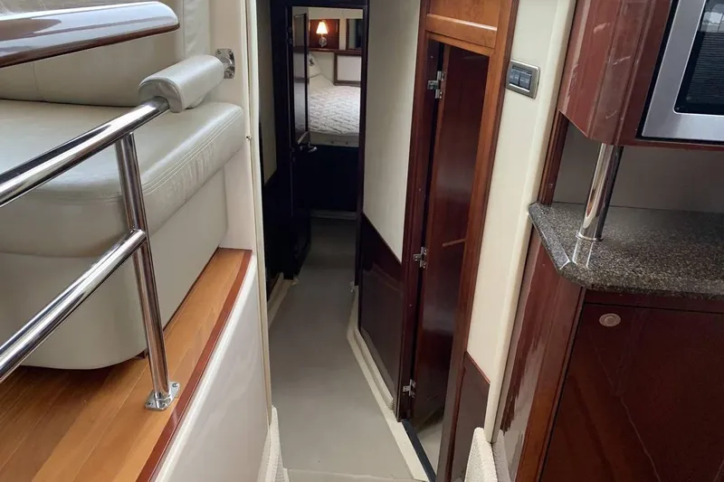  Yacht Photos Pics 2007 Sea Ray 520 Sedan Bridge interior with stairs, hallway, and bedroom view.