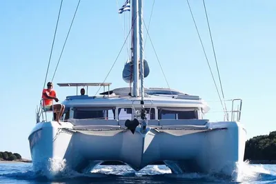 2010 Lagoon 421