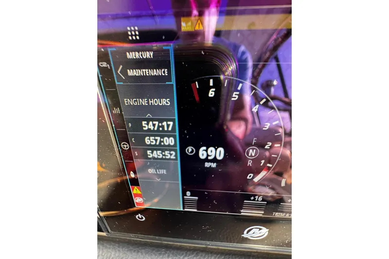 Days Ahead Yacht Photos Pics Dashboard of 2022 Boston Whaler 405 Conquest showing engine hours and RPM.