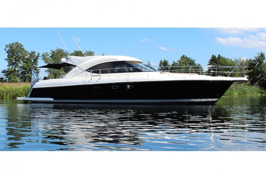 Riviera 4700 Sport Yacht