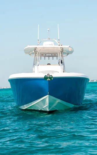  Yacht Photos Pics Blue boat on clear water, front view, IMG 40 model, 2021.