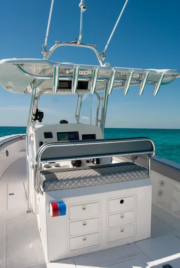  Yacht Photos Pics Center console boat with rod holders, ocean view, clear sky, IMG 40 model, 2021.