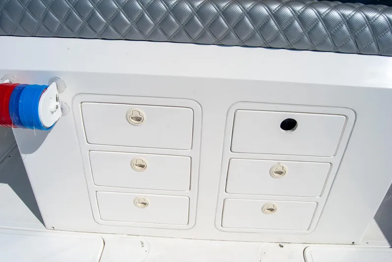  Yacht Photos Pics White boat storage drawers with diamond-patterned cushion, IMG 40 model, 2021.