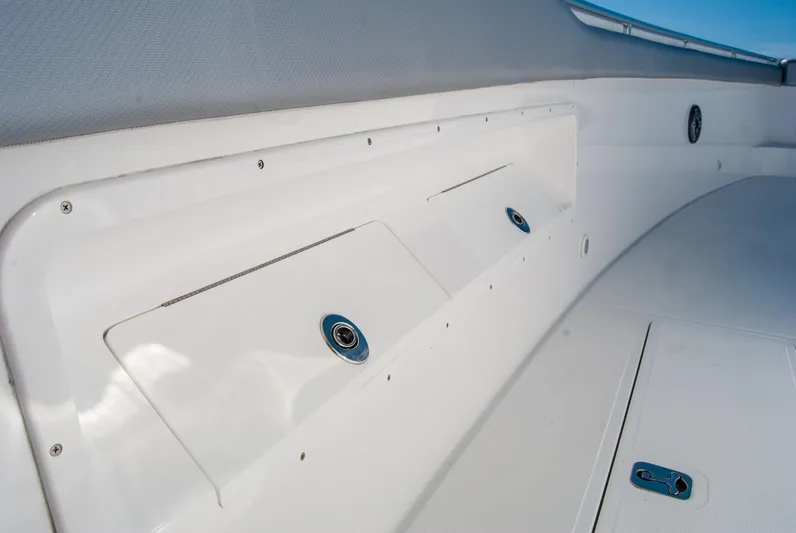  Yacht Photos Pics White boat interior with storage compartments, IMG 40 model, 2021.