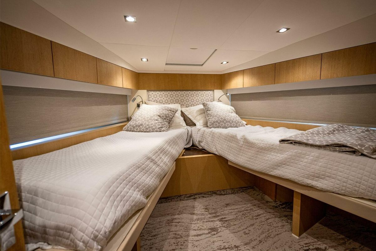 2015 Fairline 48 