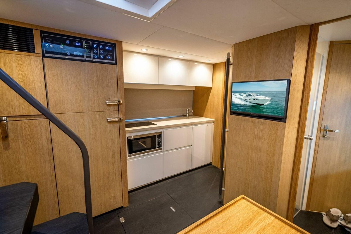 2015 Fairline 48 
