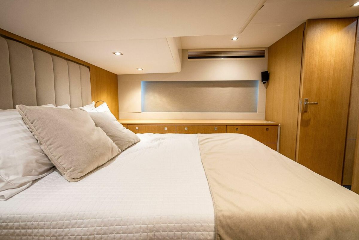 2015 Fairline 48 
