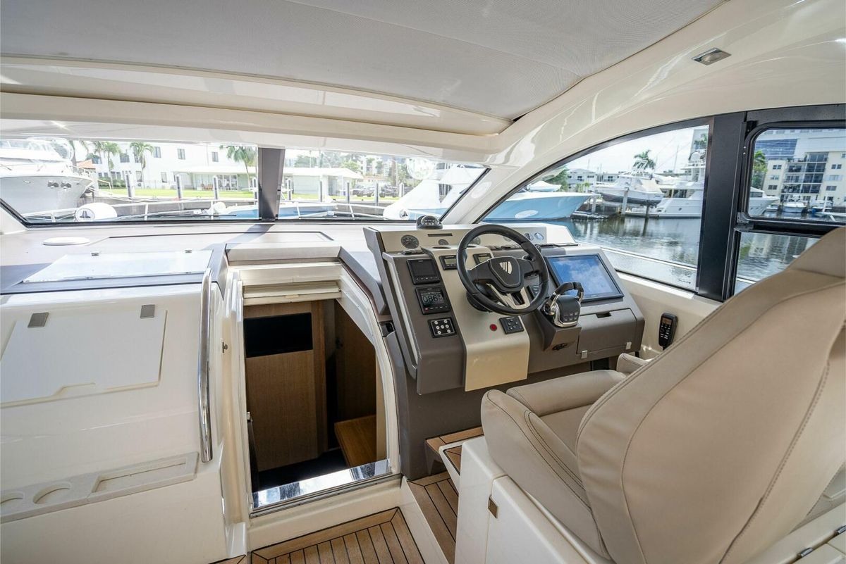 2015 Fairline 48 