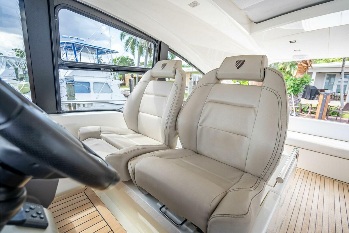 2015 Fairline 48 