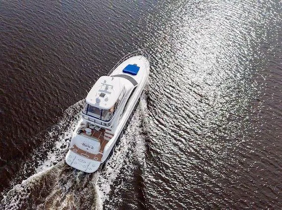 Extremely Clean Yacht Photos Pics 