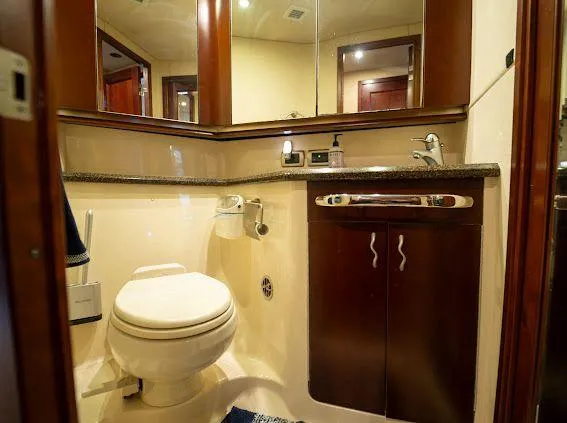 Extremely Clean Yacht Photos Pics 