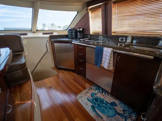 Extremely Clean Yacht Photos Pics 