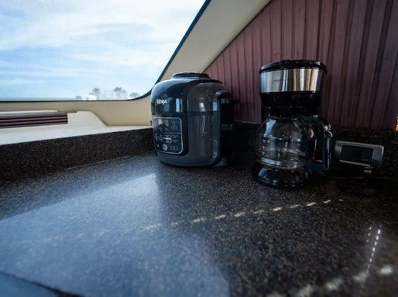 Extremely Clean Yacht Photos Pics 