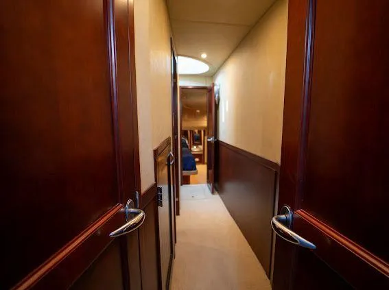 Extremely Clean Yacht Photos Pics 