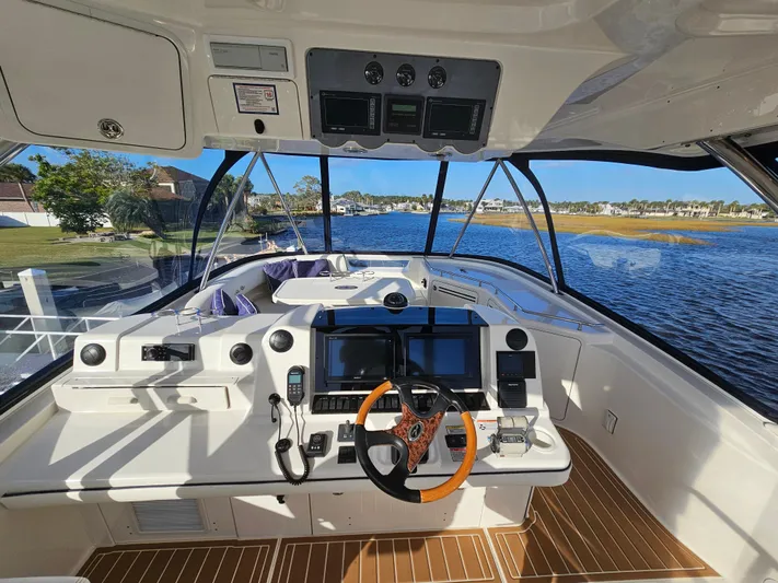 Extremely Clean Yacht Photos Pics 