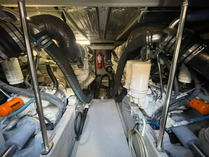 Extremely Clean Yacht Photos Pics 