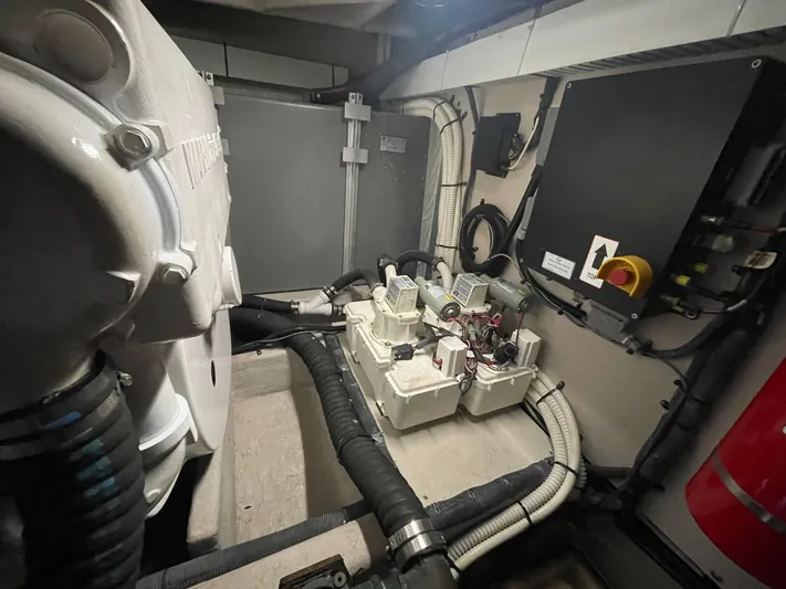 Extremely Clean Yacht Photos Pics 