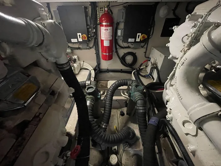 Extremely Clean Yacht Photos Pics 