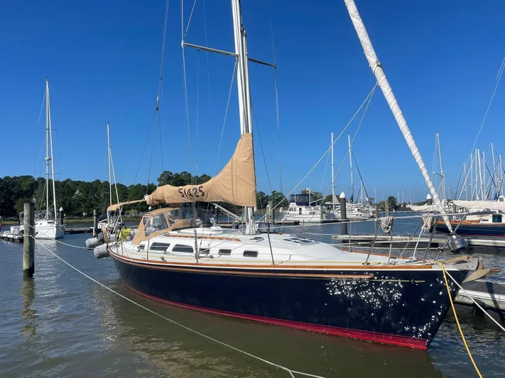 Caribou Yacht Photos Pics 
