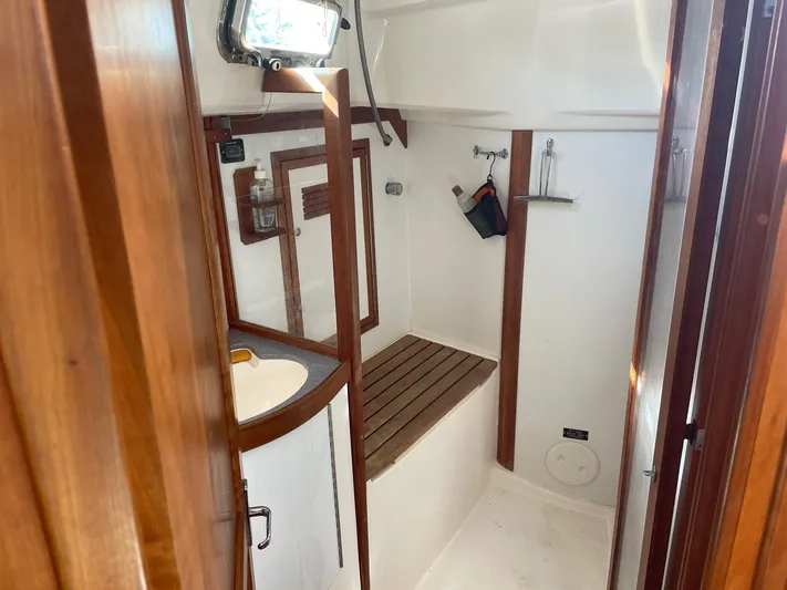 Caribou Yacht Photos Pics Interior of 2001 Sabre 402 sailboat bathroom with wooden accents and compact design.