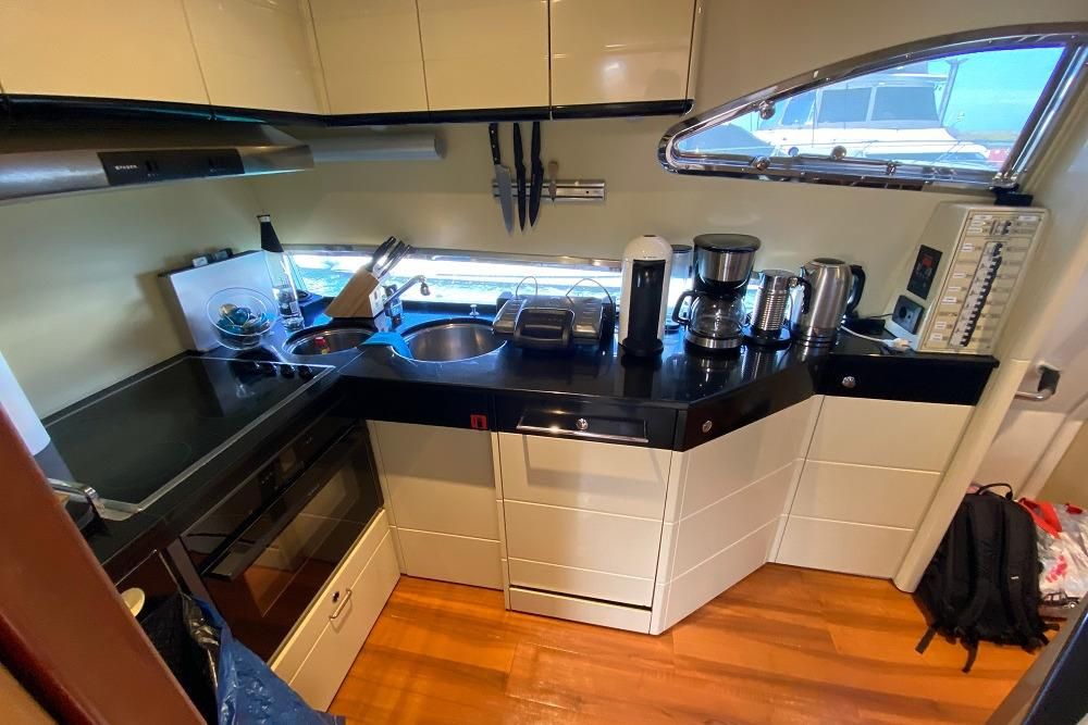 2002 Ferretti Yachts 68 