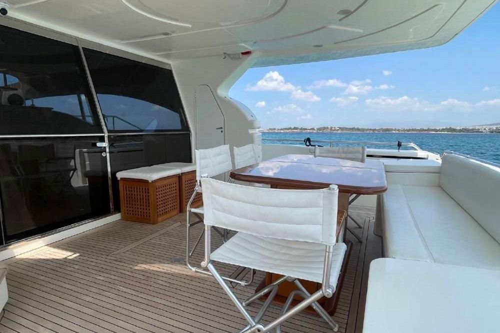 2002 Ferretti Yachts 68 