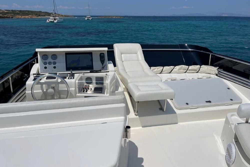 2002 Ferretti Yachts 68 