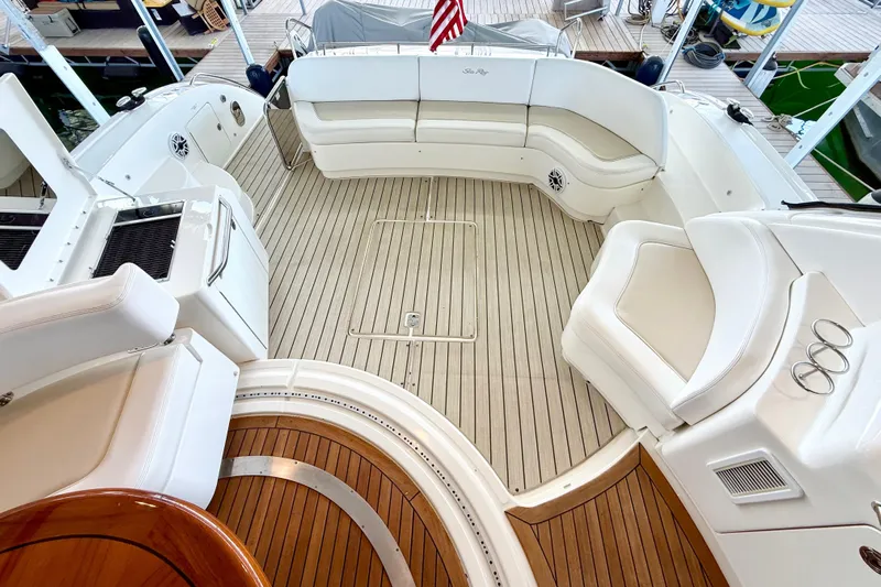 Seas The Day Yacht Photos Pics Luxurious 2014 Sea Ray 580 Sundancer yacht with spacious seating and elegant deck design.