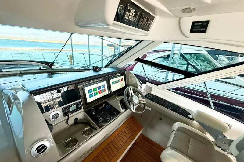 Seas The Day Yacht Photos Pics Luxurious 2014 Sea Ray 580 Sundancer yacht cockpit with modern navigation system.