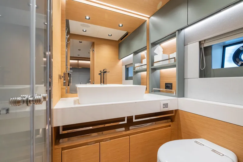 Simon Yacht Photos Pics Luxurious bathroom interior of 2024 Pardo Yachts GT75, featuring modern fixtures and elegant design.