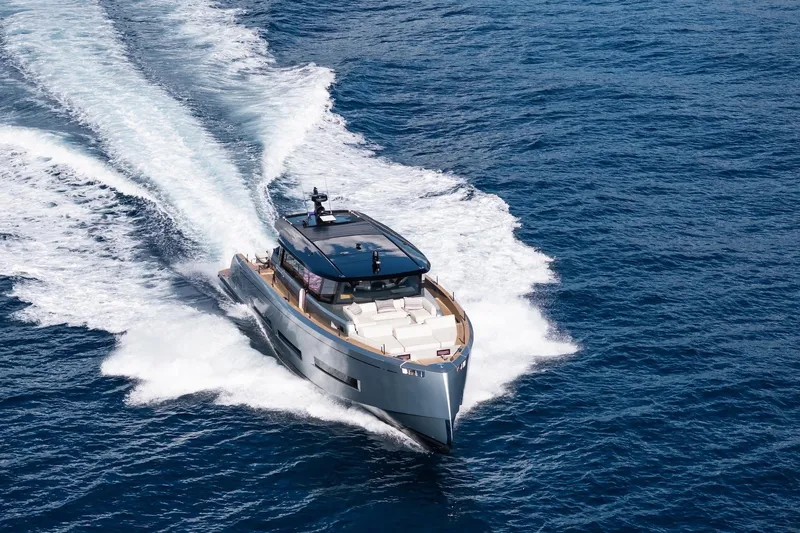 Simon Yacht Photos Pics 2024 Pardo Yachts GT75 cruising on open sea, showcasing sleek design and powerful performance.