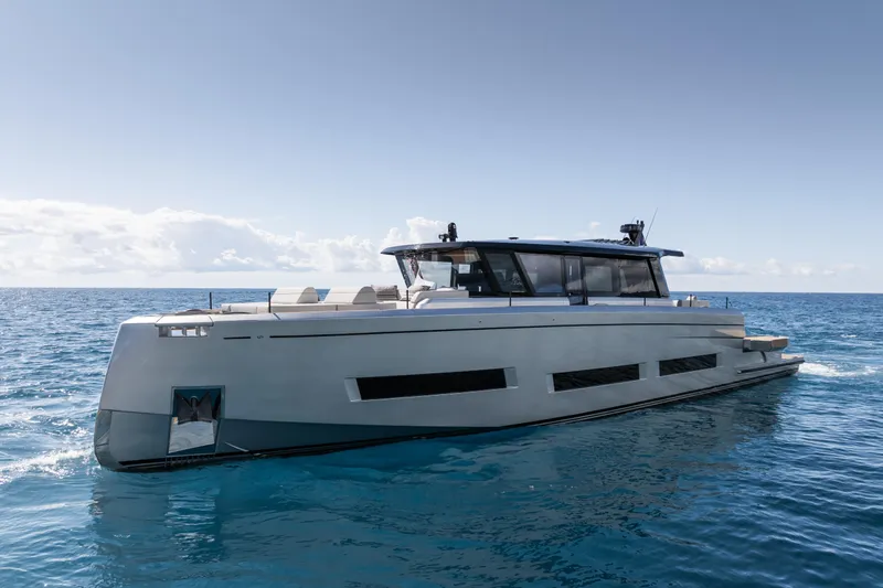 Simon Yacht Photos Pics 2024 Pardo Yachts GT75 cruising on open sea under clear skies.