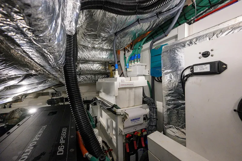 Traseas Yacht Photos Pics Princess V50 TraSeas - Engine Room