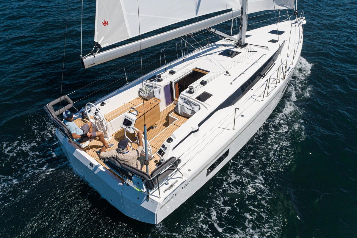 2023 Bavaria 42 