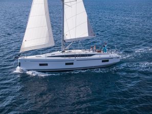 2023 Bavaria C42