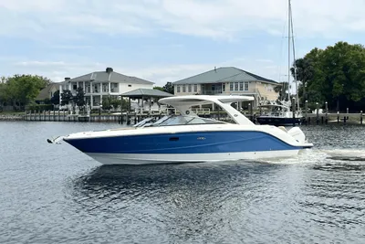 Sea Ray SLX 310 Outboard
