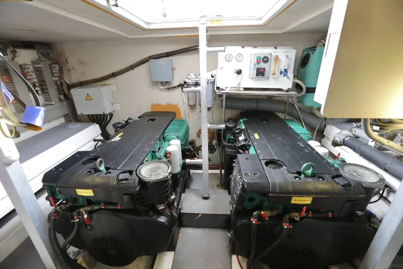 Perseus Yacht Photos Pics 