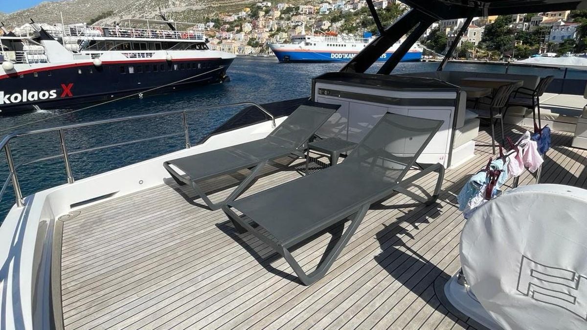 2023 Ferretti Yachts 73 