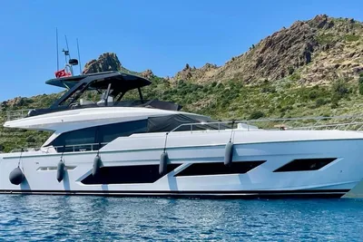 2023 Ferretti Yachts 720