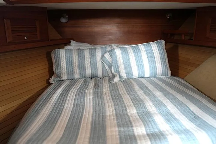 Melissa Marie 2 Yacht Photos Pics Cozy cabin bed with striped bedding in 2006 Sabre 38 Hardtop Express yacht.