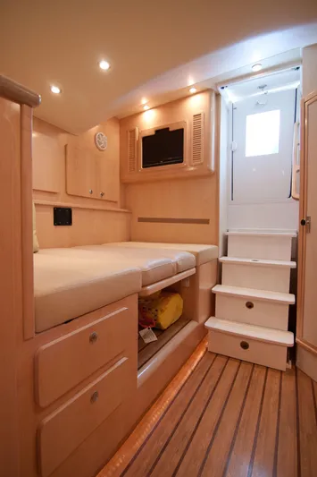 No Bones About It Yacht Photos Pics Out Island 38 No Bones About It-Cabin