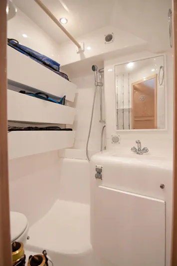 No Bones About It Yacht Photos Pics Out Island 38 No Bones About It-Head