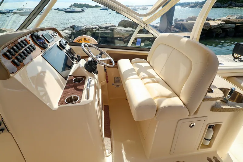4850 Jg Yacht Photos Pics 2015 Grady White 335 Freedom boat interior with helm, seating, and ocean view.
