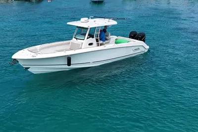 Boston Whaler 330 Outrage