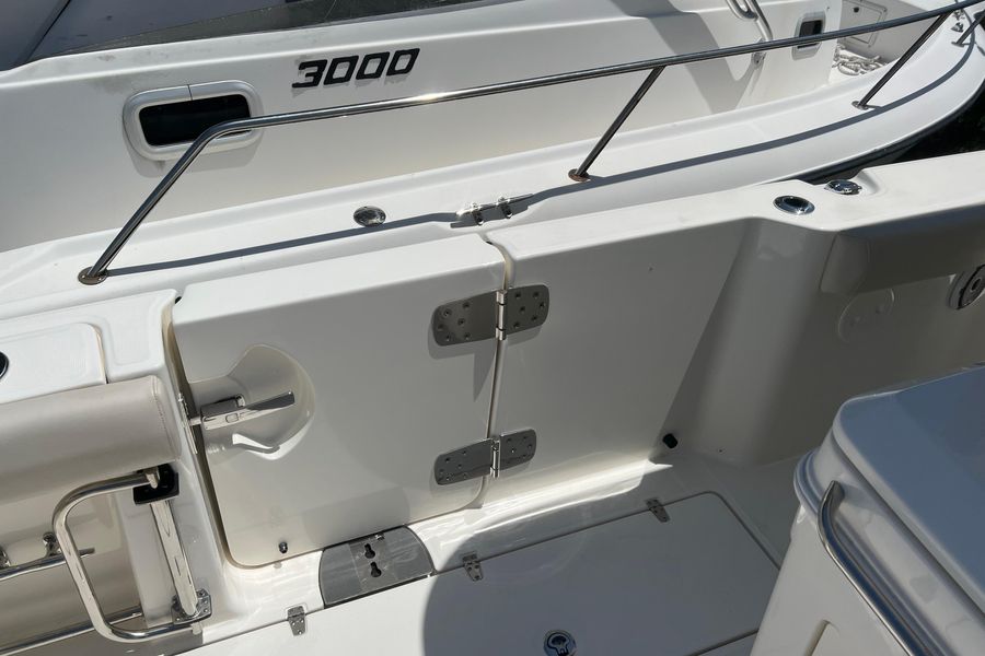 2021 Boston Whaler 330 Outrage