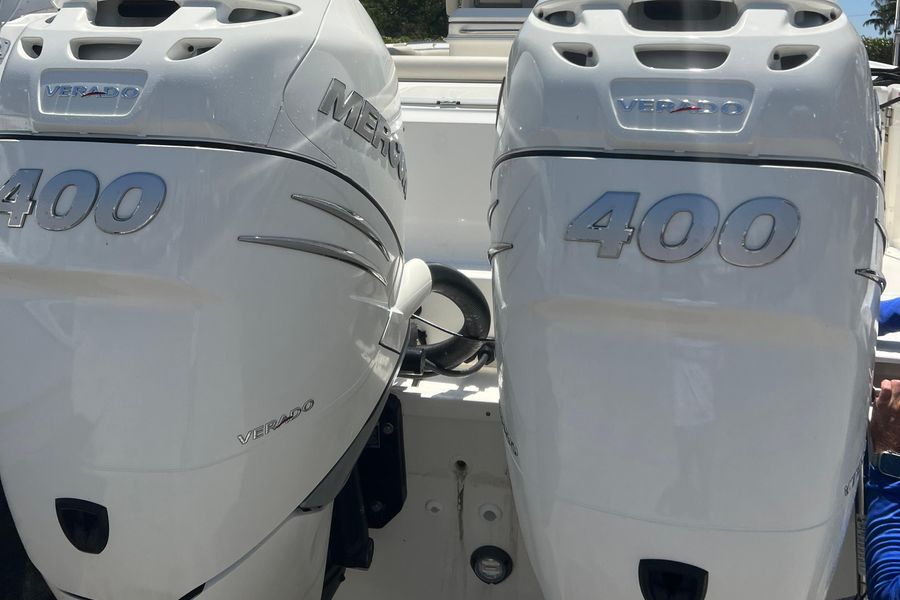 2021 Boston Whaler 330 Outrage