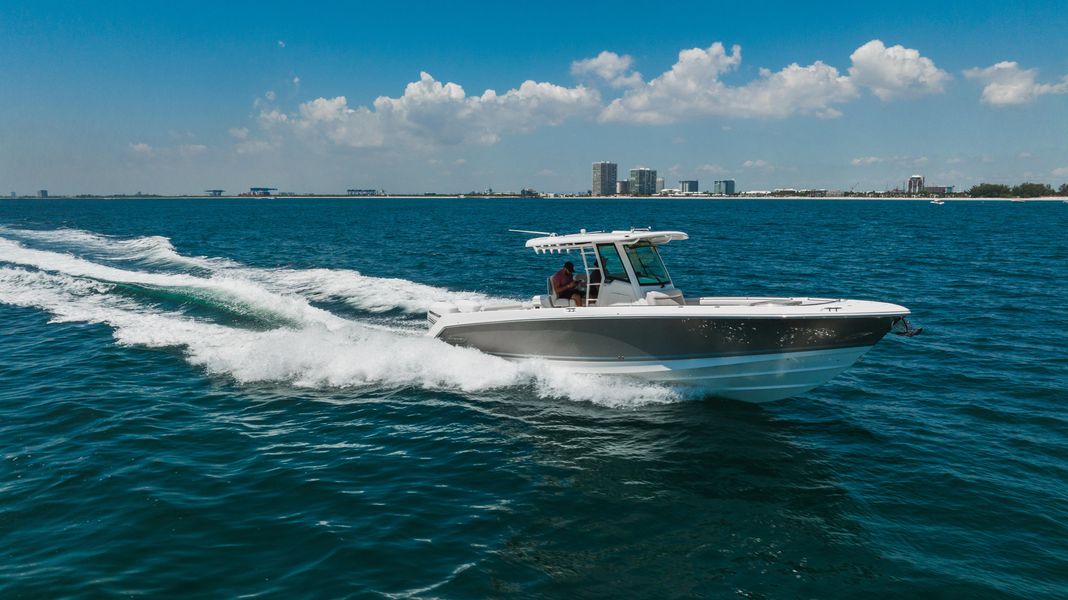 2021 Boston Whaler 330 Outrage