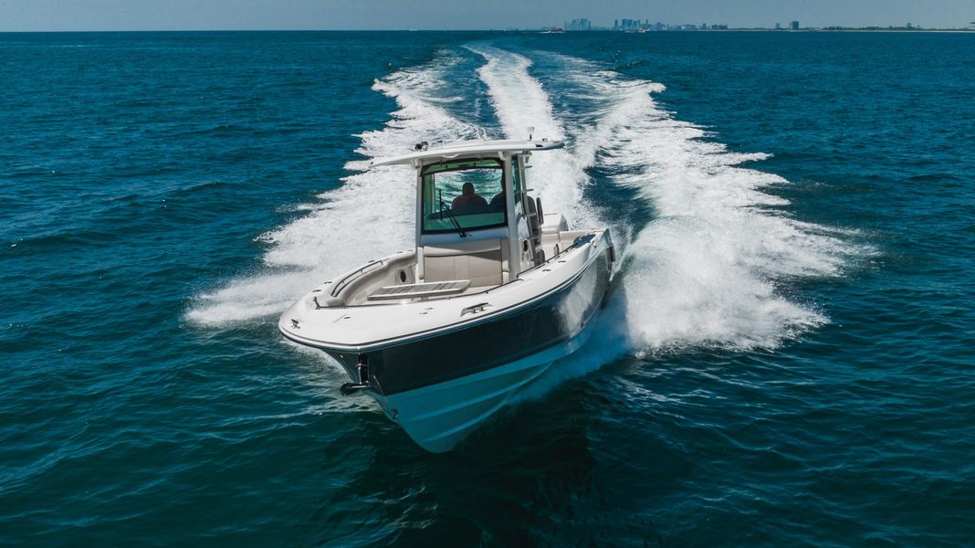 2021 Boston Whaler 330 Outrage